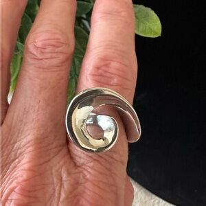 Stainless Steel Swirl Ring. Size 8.